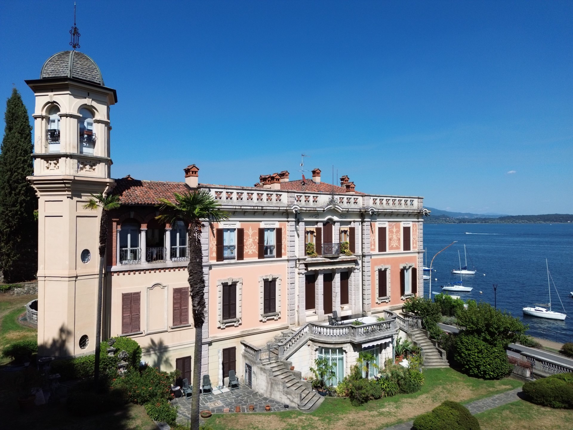 APPARTAMENTO VISTA LAGO CON TORRETTA IN VILLA CONELLI